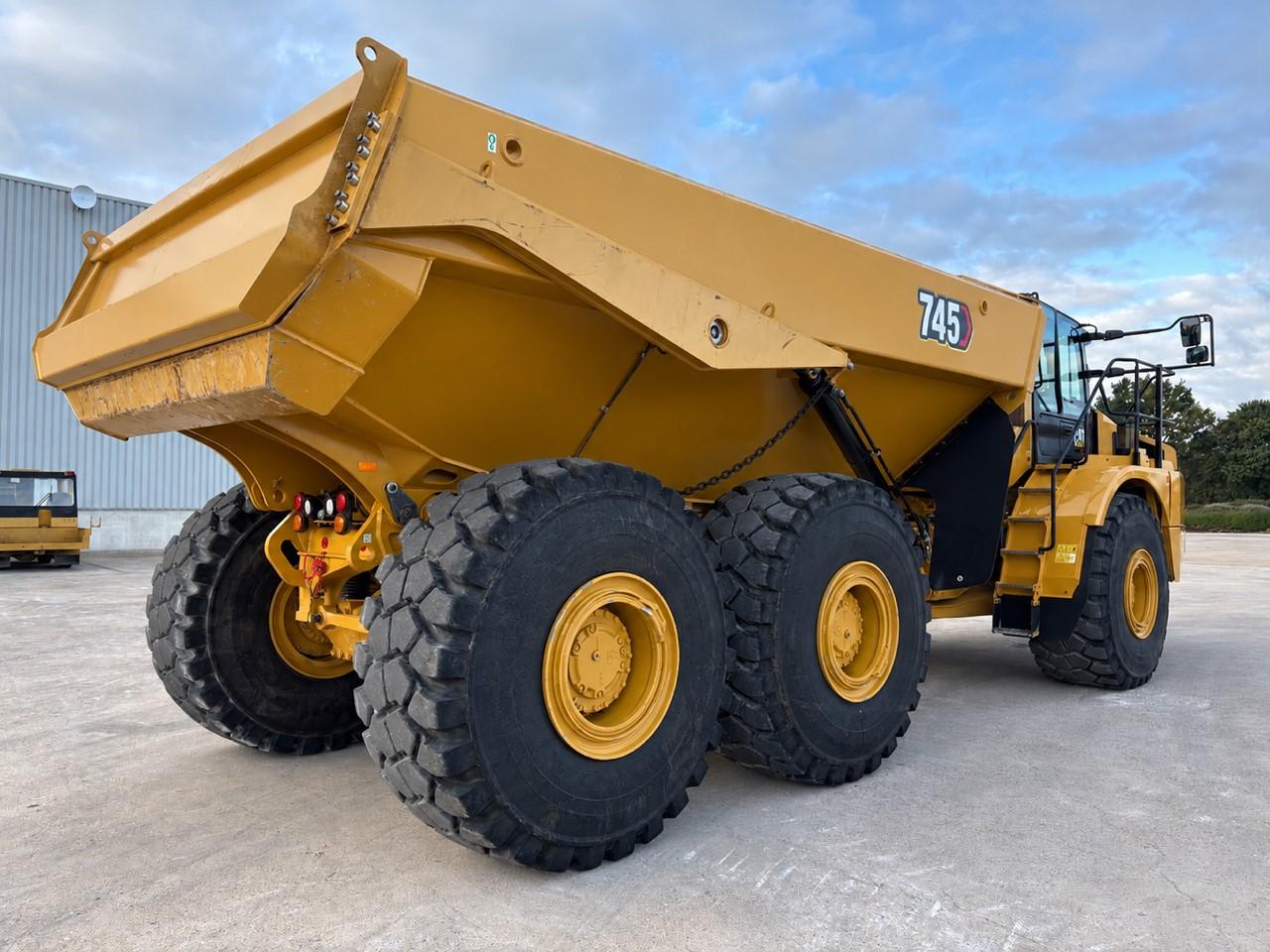 Caterpillar 745, Ansicht 2