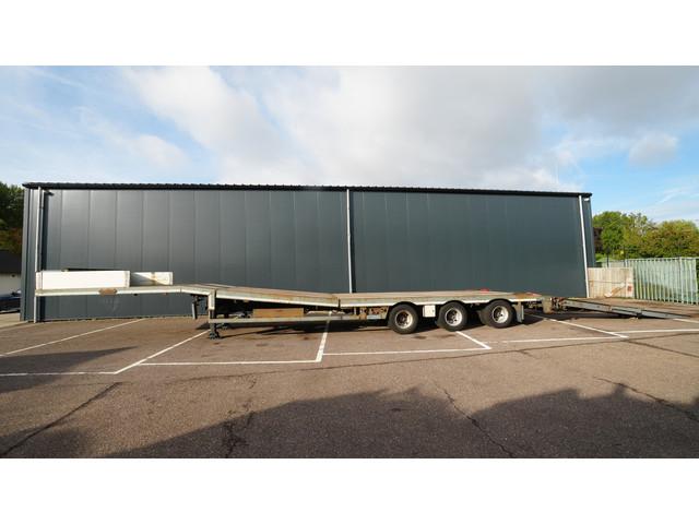 Nooteboom 3 axle semi low loader with ramps